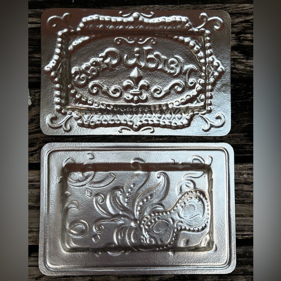 2 Decorative Metal Mardi Gras Serving Tray Platters New Orleans Louisiana - Picture 2 of 8